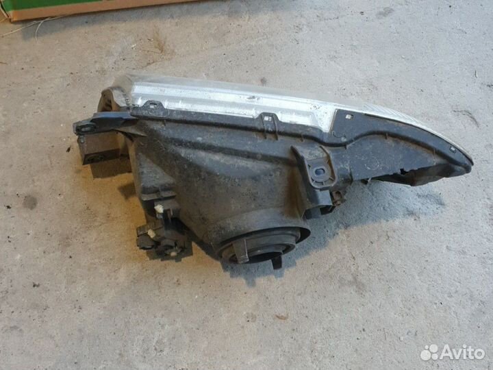 Фара для Мицубиши Паджеро / Монтеро 3 поколение