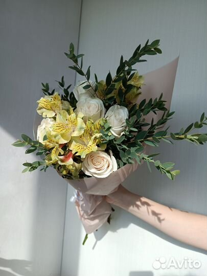 Сборный букет. 5 роз. Цветы