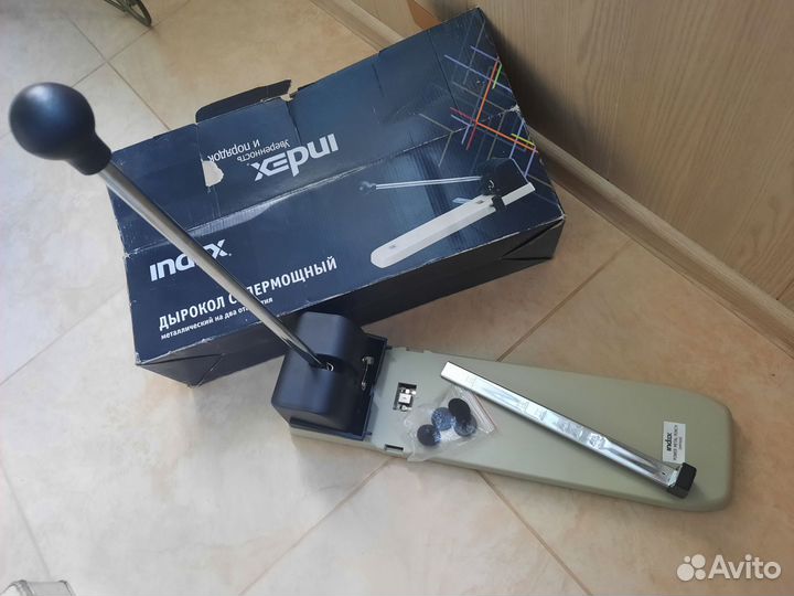 Дырокол на 2 отверстия