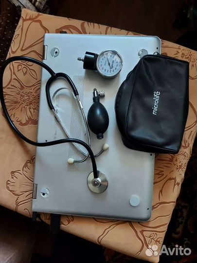 Фонендоскоп,манометр,сумка для тонометра
