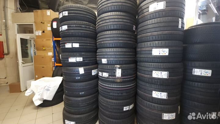 Kumho Ecsta PS71 285/35 R22