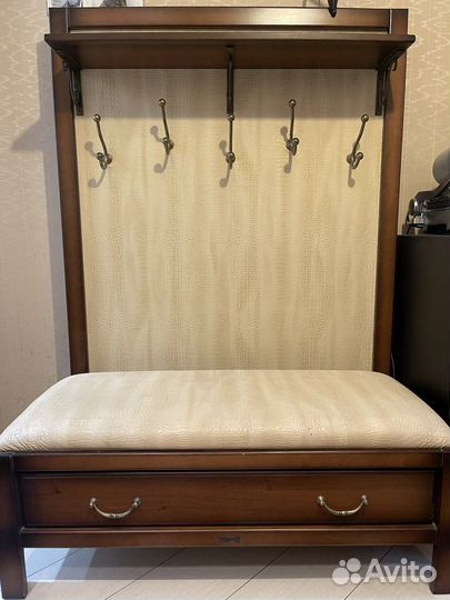 Вешалка в прихожую с тумбой из массива дерева