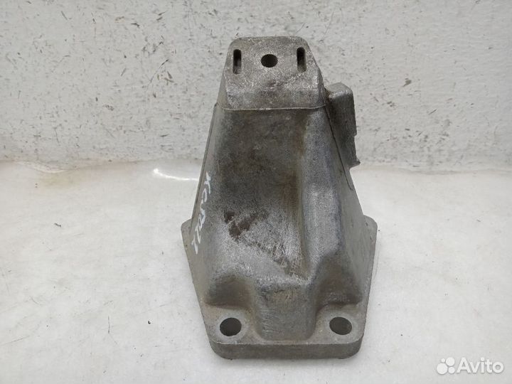 Кронштейн двигателя audi A6 C5 Правый