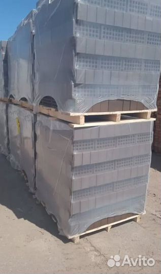 Красный кирпич для возведения стен