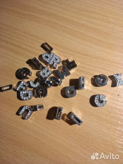 Хромированные буквы-бусинка, браслет