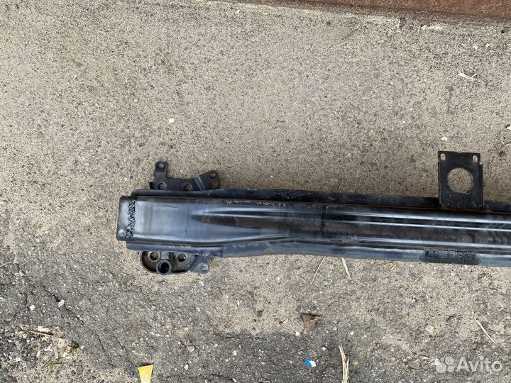 Усилитель переднего бампера Volkswagen Golf 5