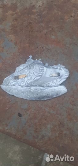 Танк на китель