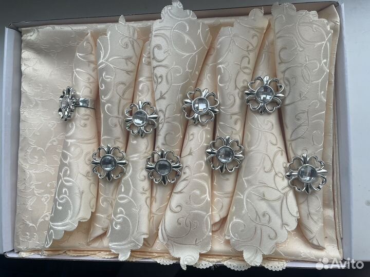 Скатерть и 8 салфеток