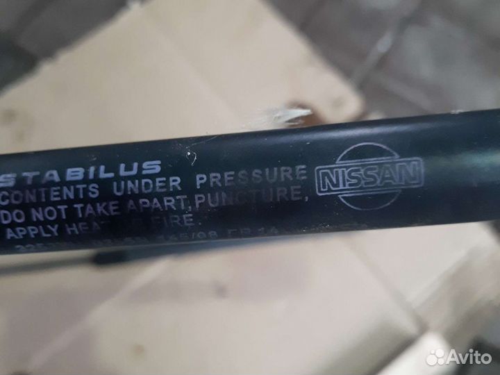 Амортизаторы упоры крышки багажника Nissan Qashqai