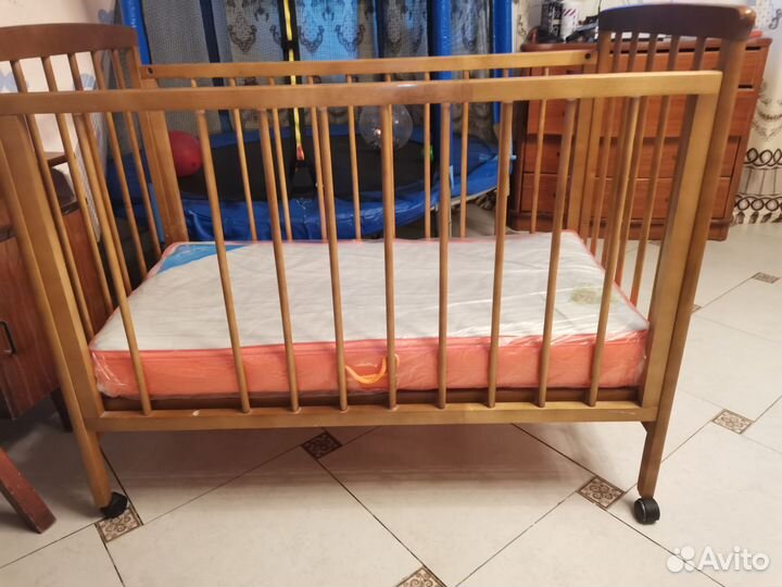 Кроватка детская с матрасом