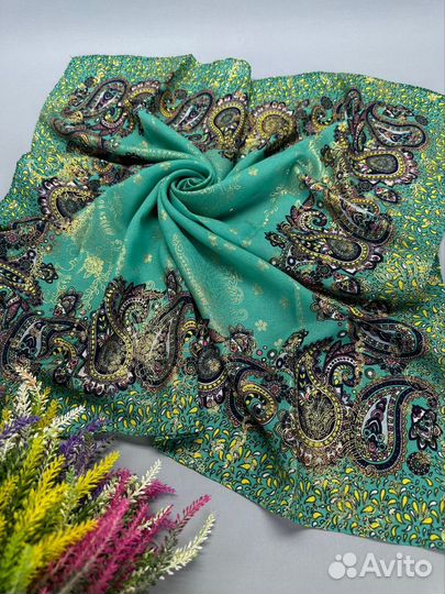 Платок женский шелковый с узорами красивые