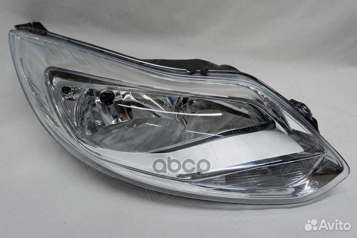 Фара правая Ford Focus 3 2011-2015, галоген