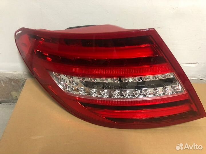 Фонарь Mercedes-Benz C W204