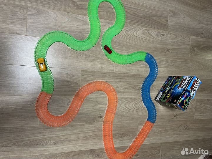 Magic tracks гибкая трасса 577 + 1 машинка