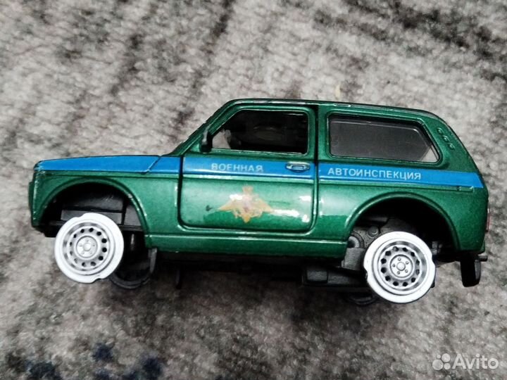 Коллекционная машинка LADA 4x4 nova ваи edition