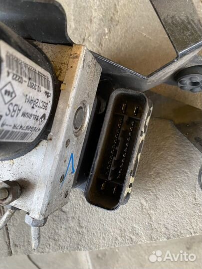 Блок ABS на Renault megan 3. 1,5 tdi механика