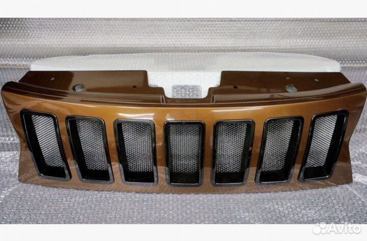 Решетка радиатора на Рено Дастер