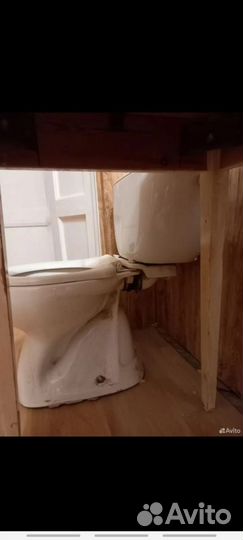 Унитаз с вертикальным выпуском