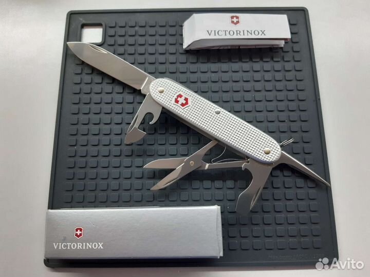 Швейцарский нож Victorinox Pioneer X 0.8231.26
