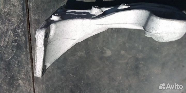 Кранштей мотора двигателя бмв