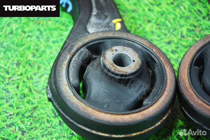 Рычаги нижние передние Honda Accord CU2 J35Z2