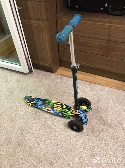 Самокат трехколесный