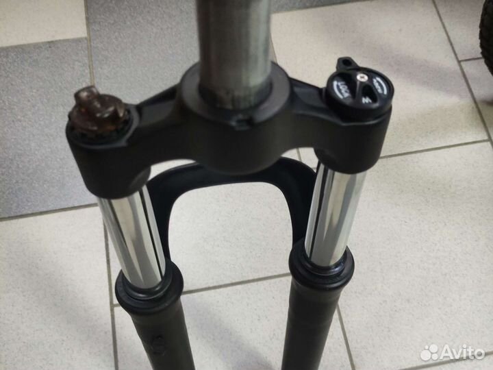 Вилка 29 дюймов с блокировкой новая