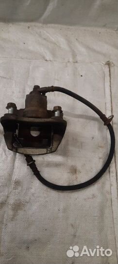 Суппорт тормозной задний левый Lexus Rx330 MCU33