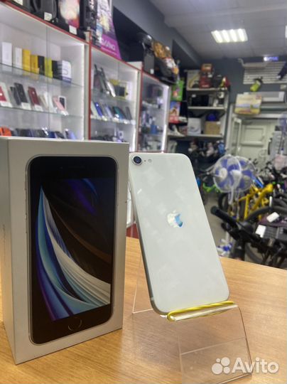 iPhone SE, 64 ГБ