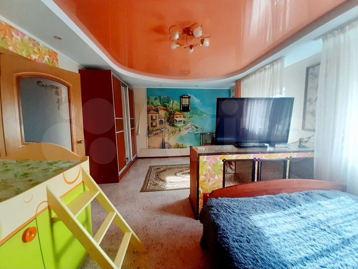 Дом 196,9 м² на участке 7,6 сот.