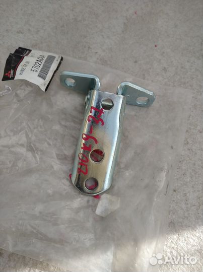 Петля двери задней / передней Mitsubishi Outlander