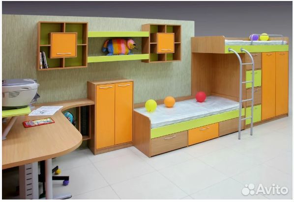 Детская рабочая зона у окна на заказ