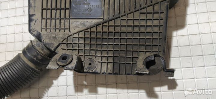 Корпус воздушного фильтра Renault Logan K7J