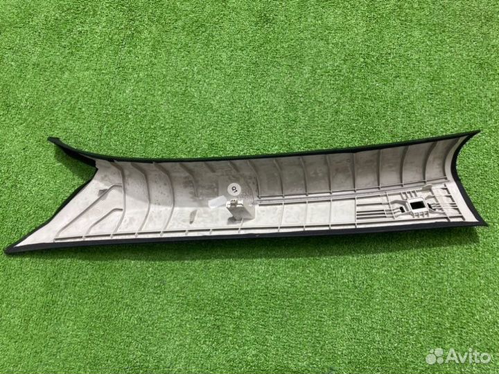 Обшивка стойки передняя правая Mercedes-Benz