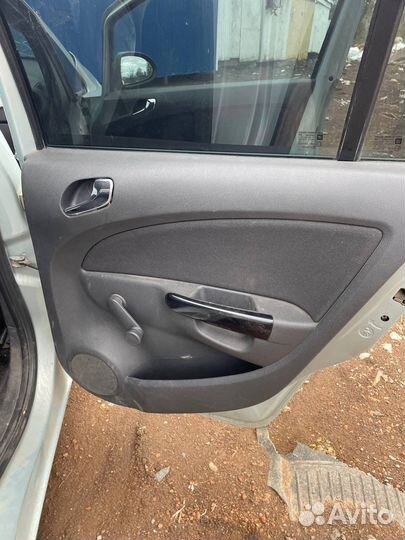 Дверные карты,обшивка двери Opel Corsa D