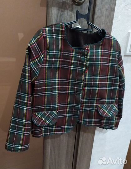 Продам пакетом пиджак, сарафан, юбку на девочку