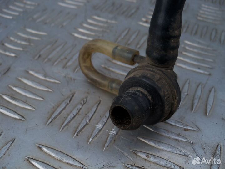 Трубка вут Audi 80 / 90 B3 2.0 PS 1989г