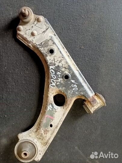 Рычаг подвески передний левый Opel Corsa 2009