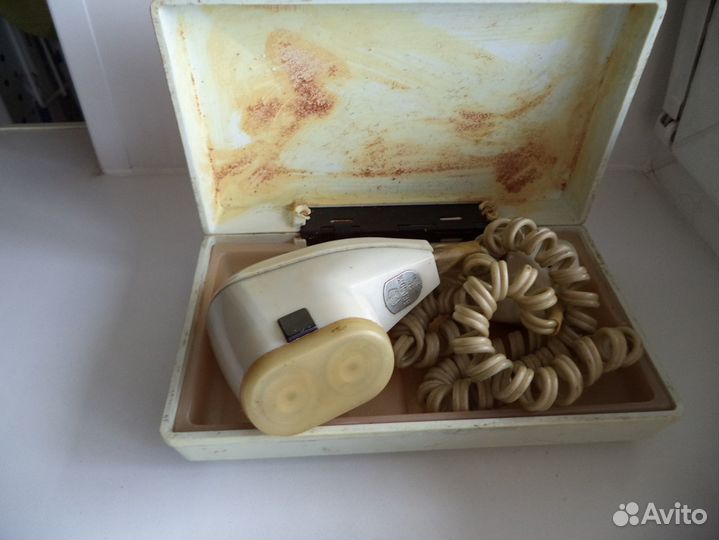 3 электробритвы + 1 заводная времен СССР