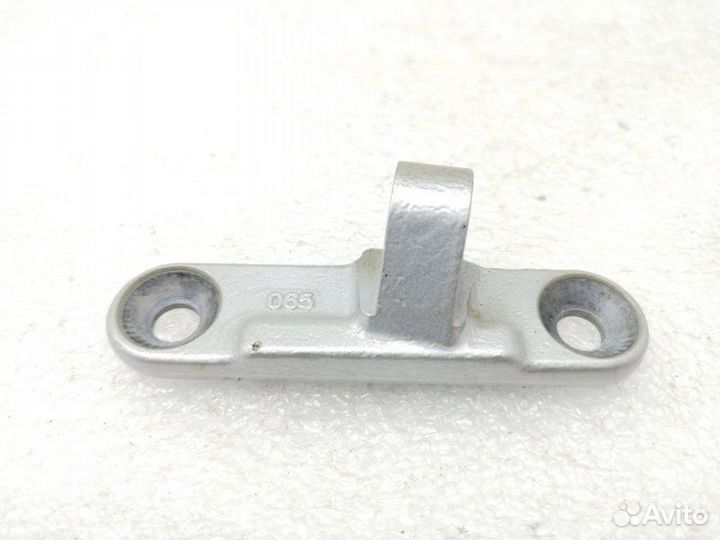 Петля двери передняя правая Bmw 5-Series F10 2011