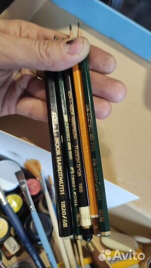 Художественные материалы