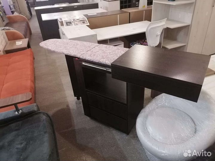 Стол с гладильной доской