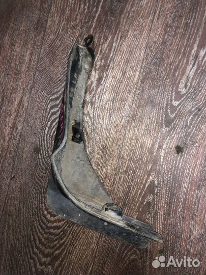 Брызговик задний левый Mitsubishi Diamante F25