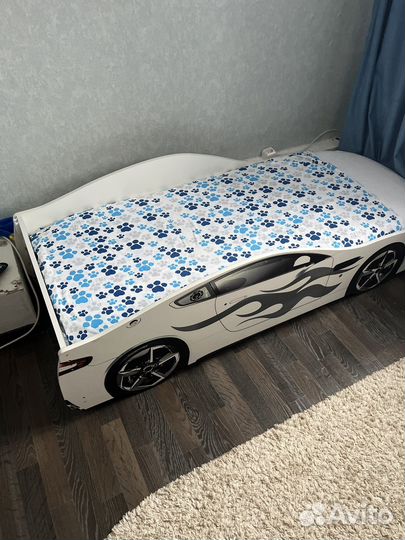 Детская кровать машина