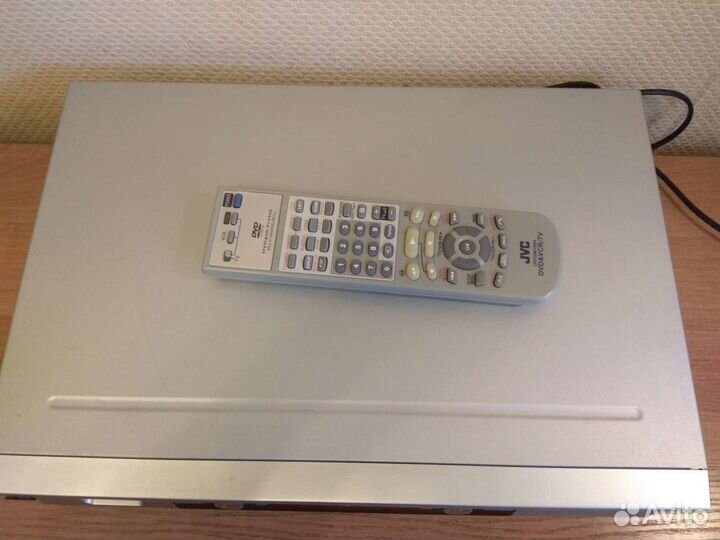 Combo VHS & DVD JVC HR-XV2 Hi-Fi Stereo