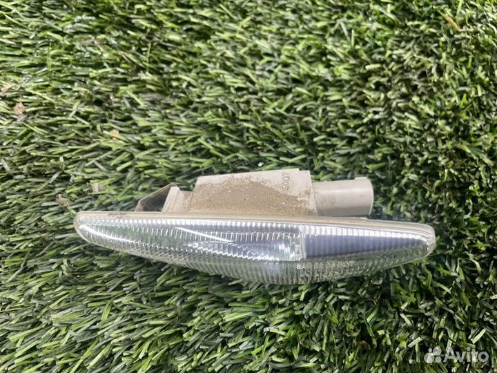 Повторитель поворота в крыло передний правый Bmw