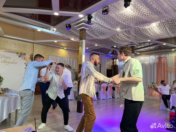 Ведущий на торжество