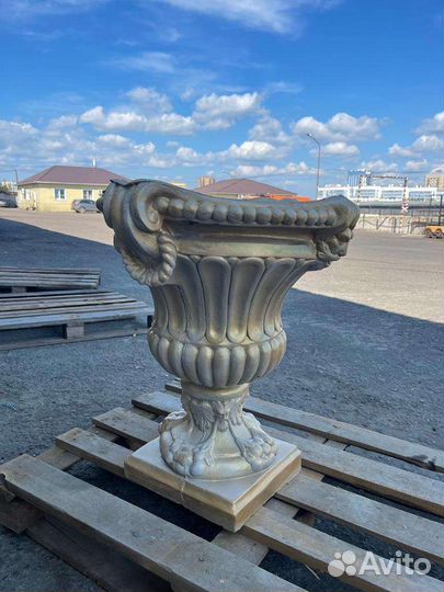 Бетонные вазоны