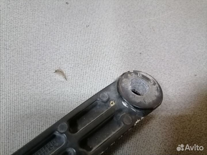 Поводок стеклоочистителя передний левый saab 9-5