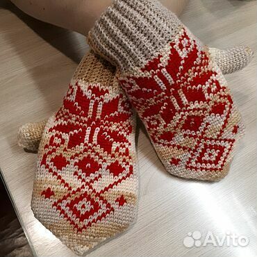 Варежки жаккардовые женские, вязанные крючком